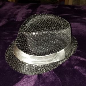 Fun, fun, fun!!! Little Girl's Fedora Like New!